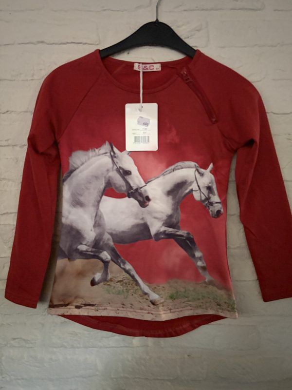 Rode trui met paarden opdruk (nieuw)